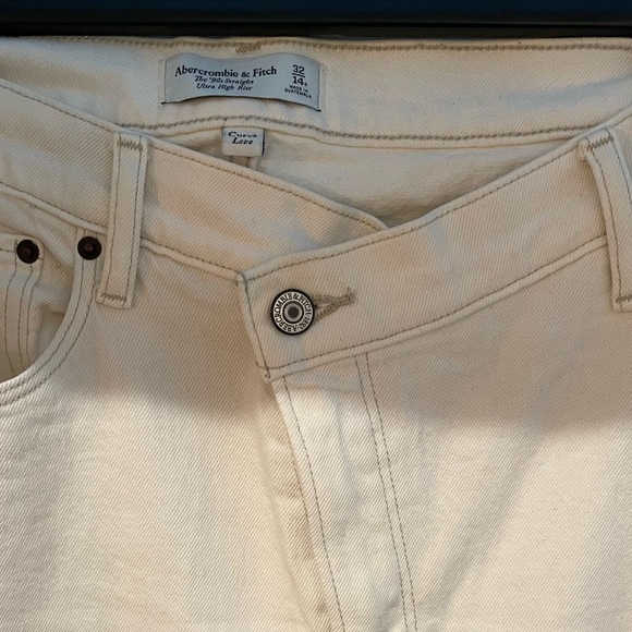 Abercrombie Curve Love 90s Straight Ultra High Rise Jean - Picture 2 of 3